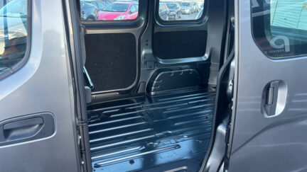 Nissan Nv200 LOW KM, LIKE NEW!! image 256866