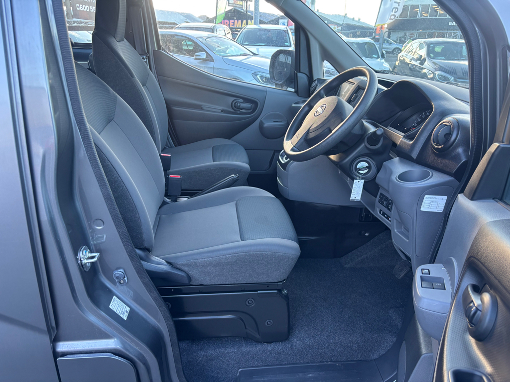 Nissan Nv200 LOW KM, LIKE NEW!! image 256864