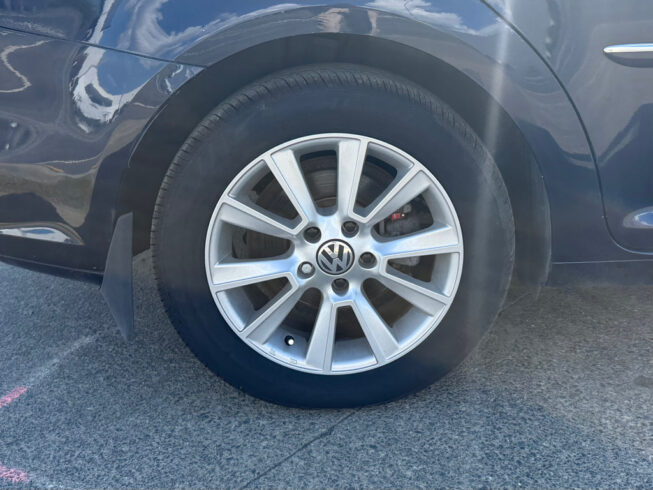 2013 Volkswagen Touran 7 Seater – Leather – TSI image 296432