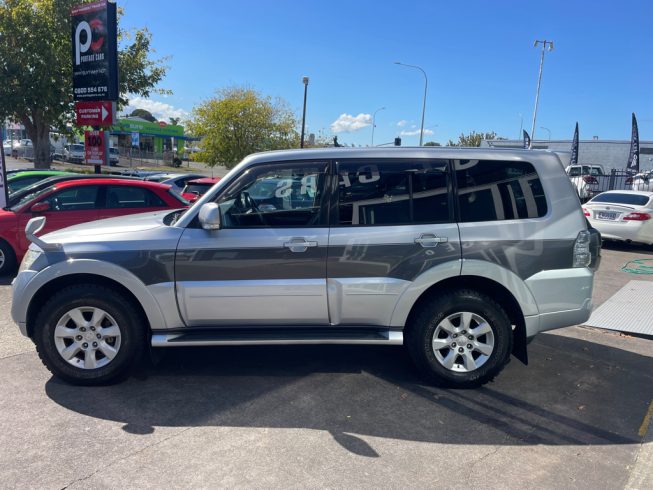 2012 Mitsubishi Pajero 3.2D, 7 Seater image 235596