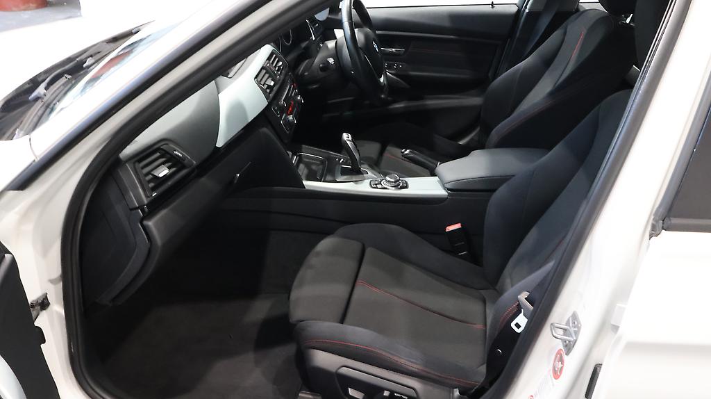 Bmw 320i Sports image 317138