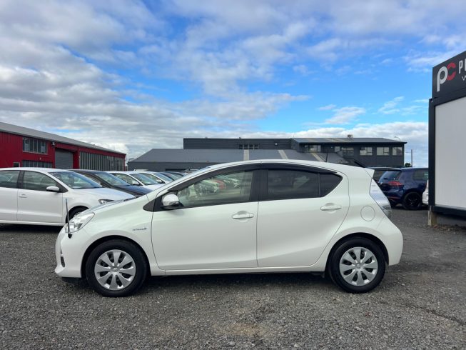 2013 Toyota Aqua S Model/ Push Start image 285909