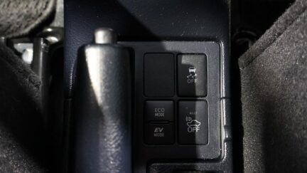 Toyota Vitz Hybrid – Alloy Wheels image 313243