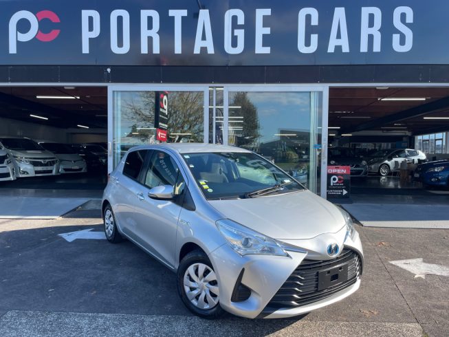 2017 Toyota Vitz Hybrid F image 285171