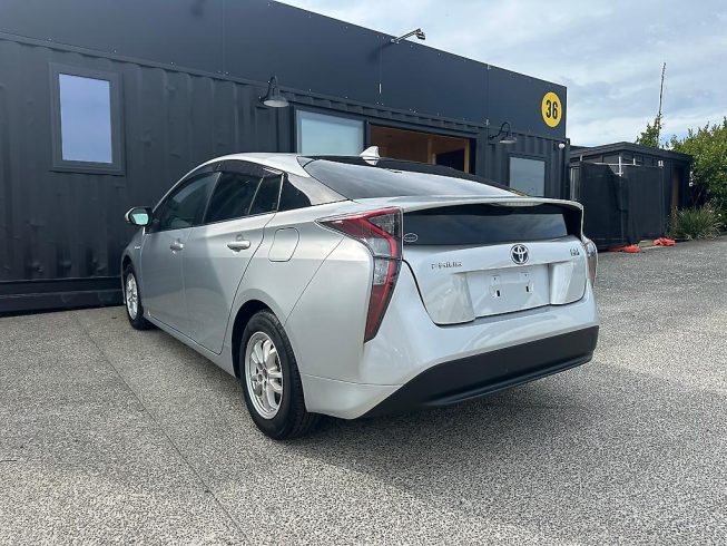 2017 Toyota Prius E Model/ Steering Wheel Controls/ Push Start image 277102