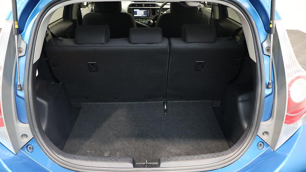 Toyota Aqua S MODEL PUSH BUTTON START R/CAMERA image 313311