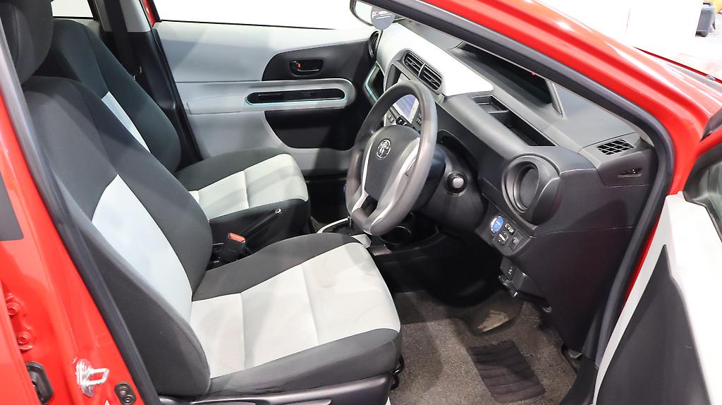 Toyota Aqua S Model/ Low Kms / Push Button Start image 314520