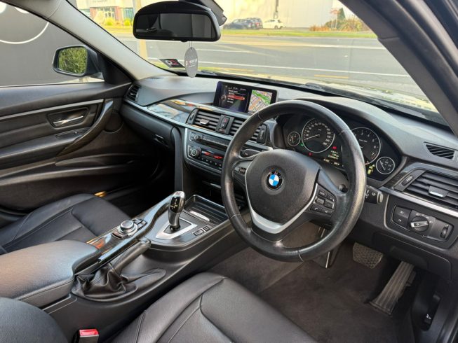 2013 Bmw 320i Touring Luxury image 283896