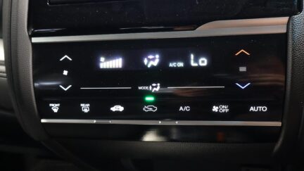 Honda Fit Hybrid L-Package image 317981