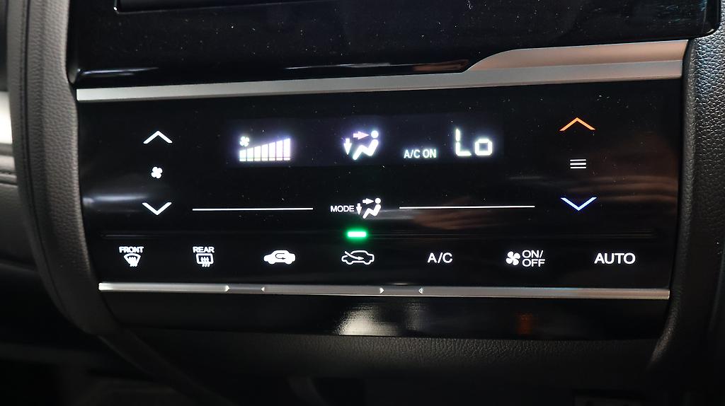 Honda Fit Hybrid L-Package image 317981