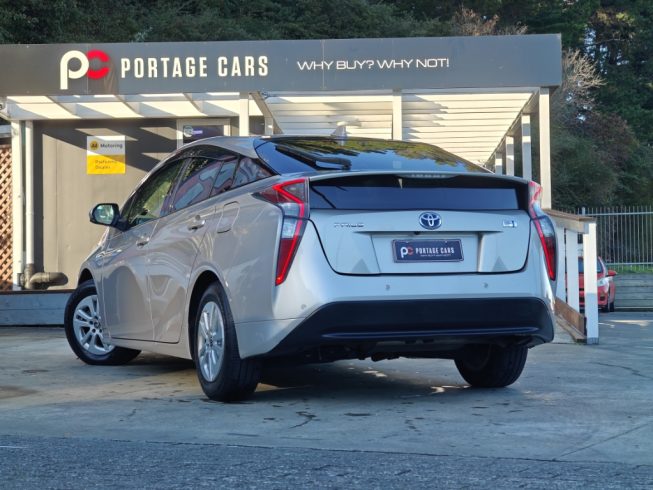 2017 Toyota Prius S Safety Plus image 287006