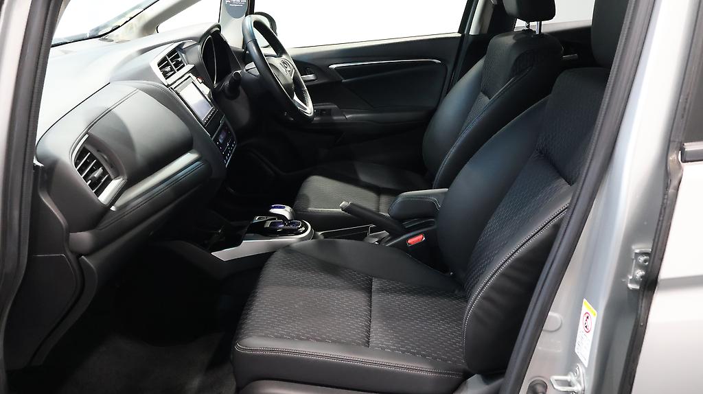 Honda Fit Hybrid L-Package image 317973