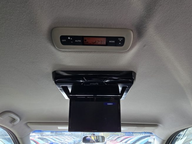 2012 Nissan Elgrand Highway Star Urban Chrome image 284555
