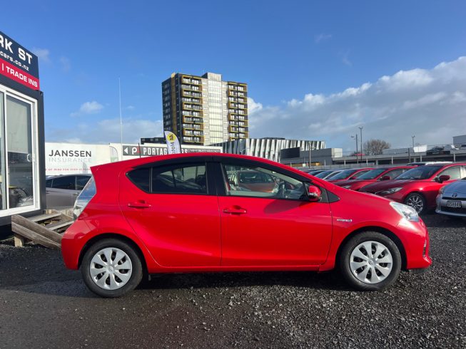 2012 Toyota Aqua S Model/ Low Kms / Push Button Start image 286908