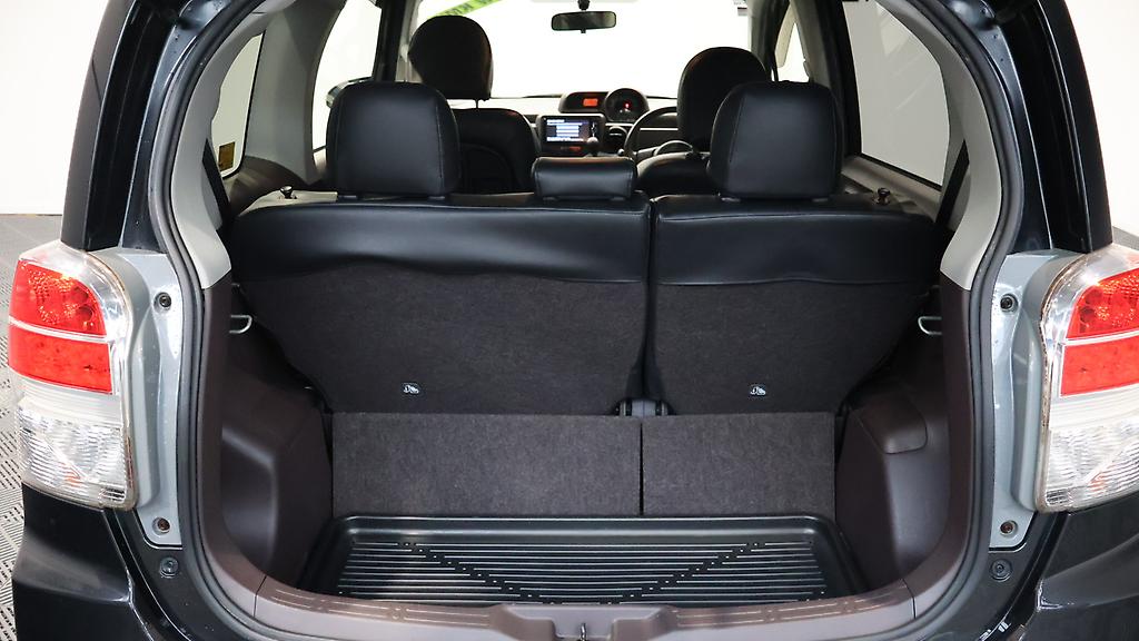 Toyota Spade F Model/ Reverse Camera/ Passenger Electric Slide Door image 310670