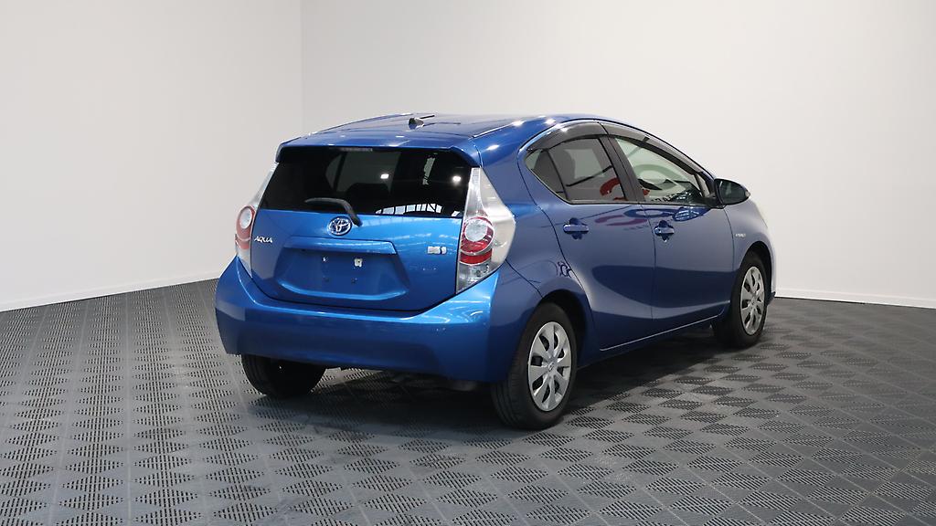 Toyota Aqua S MODEL PUSH BUTTON START R/CAMERA image 313309