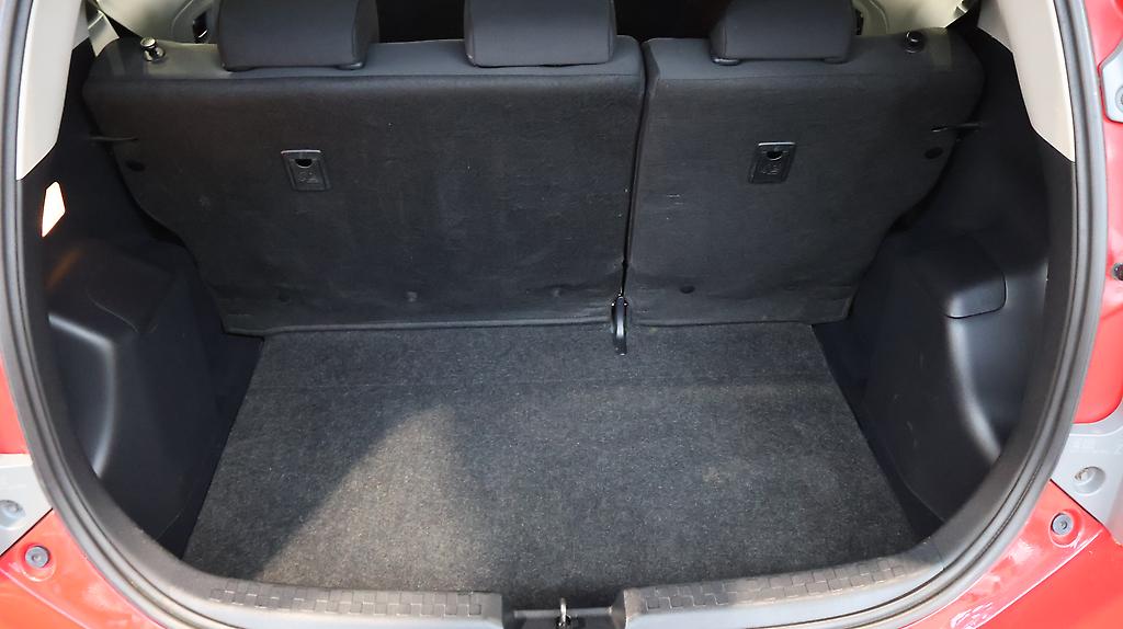 Toyota Aqua S Model/ Low Kms / Push Button Start image 314523