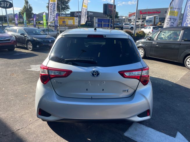 2017 Toyota Vitz Hybrid F image 285174