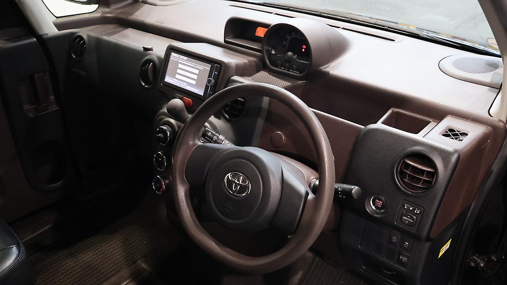 Toyota Spade F Model/ Reverse Camera/ Passenger Electric Slide Door image 310676