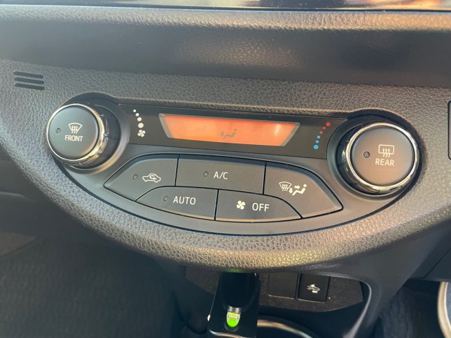 2017 Toyota Vitz Hybrid F image 285181