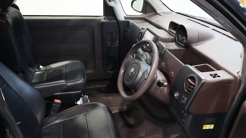 Toyota Spade F Model/ Reverse Camera/ Passenger Electric Slide Door image 310671