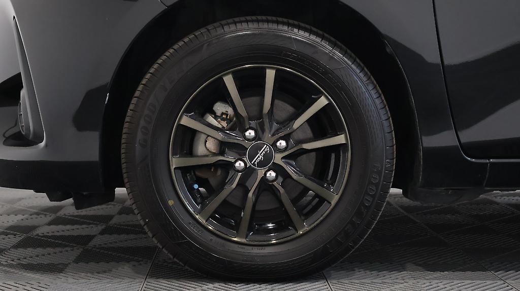Toyota Vitz Hybrid – Alloy Wheels image 313241