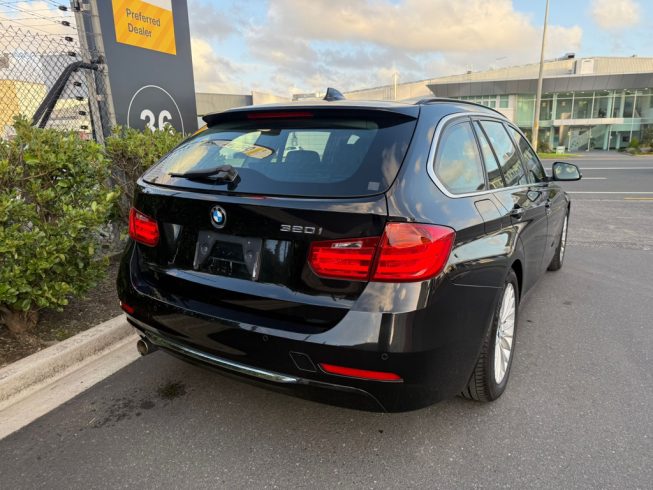 2013 Bmw 320i Touring Luxury image 283891