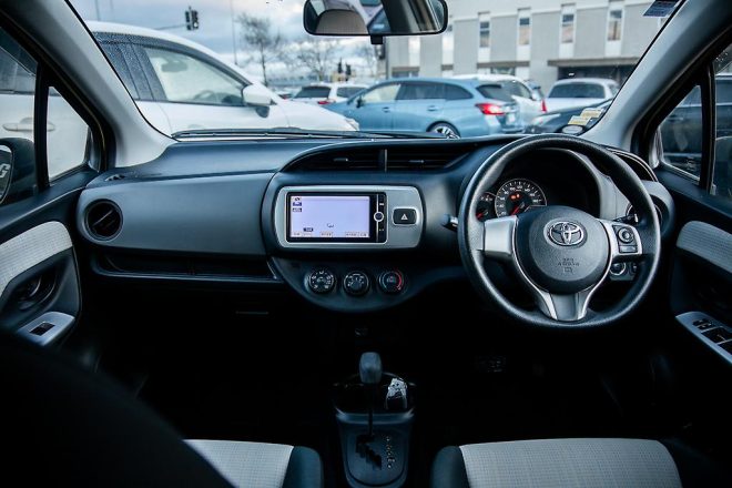 2014 Toyota Vitz U Spec, I stop image 284633