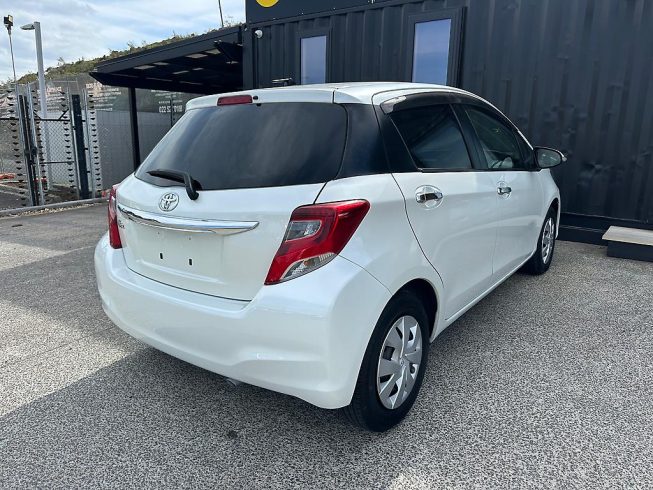 2015 Toyota Vitz 1.3F Smart Style/ Push Start/ Nice Interior image 285142