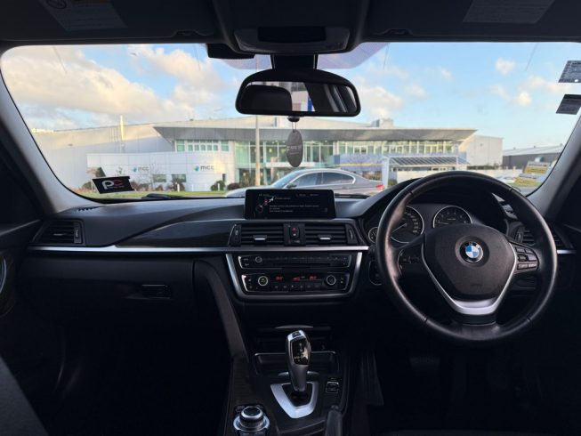 2013 Bmw 320i Touring Luxury image 283898