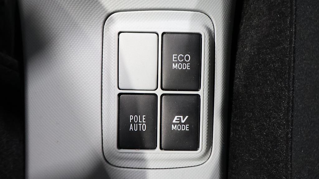 Toyota Aqua S Model/ Low Kms / Push Button Start image 314529