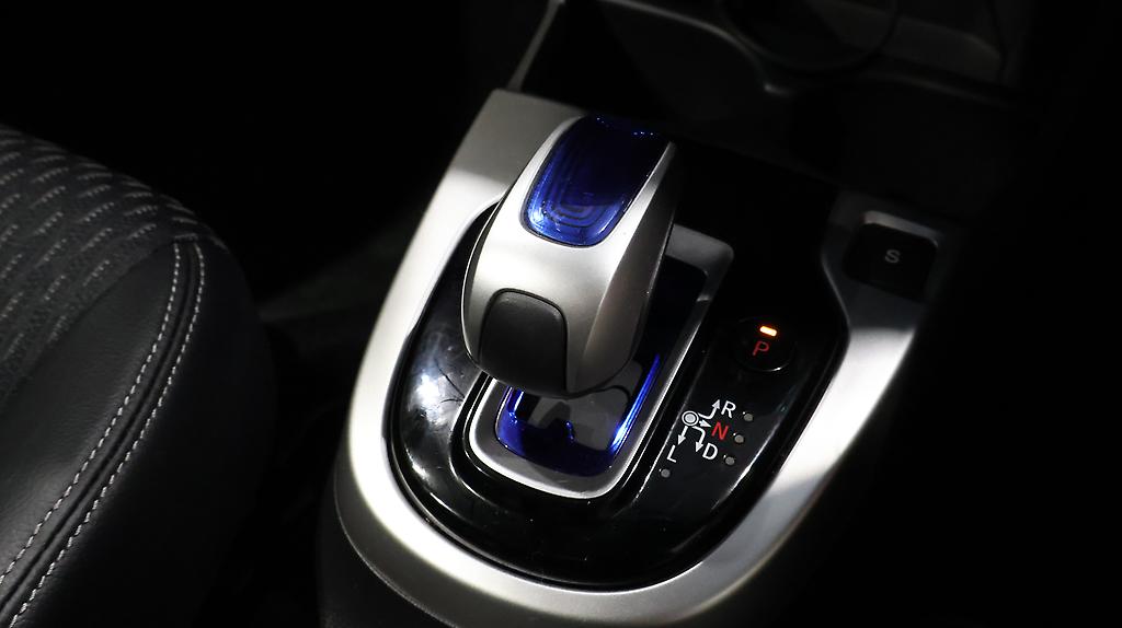 Honda Fit Hybrid L-Package image 317982