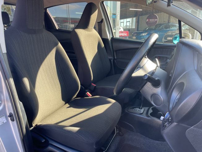 2017 Toyota Vitz Hybrid F image 285180