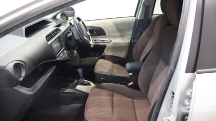 Toyota Aqua G Model/ Push Start/ Reverse Camera/ Alloy Wheels/ Hybrid image 313294