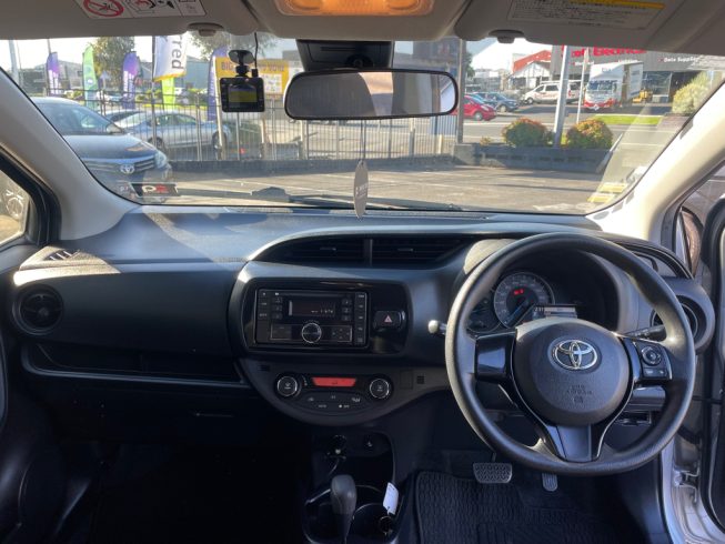 2017 Toyota Vitz Hybrid F image 285178