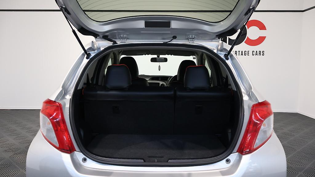 Toyota Vitz Alloy Wheels, Heated Seats image 311969