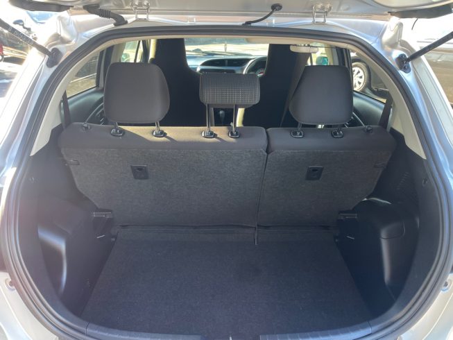 2017 Toyota Vitz Hybrid F image 285184