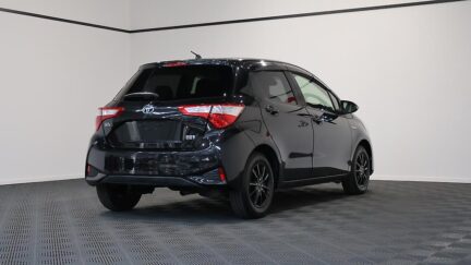 Toyota Vitz Hybrid – Alloy Wheels image 313235