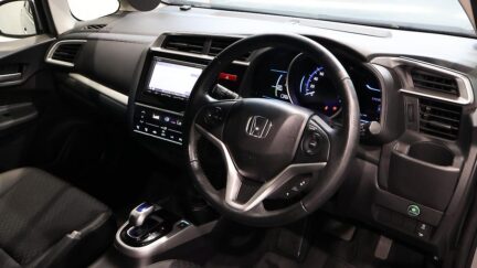 Honda Fit Hybrid L-Package image 317977