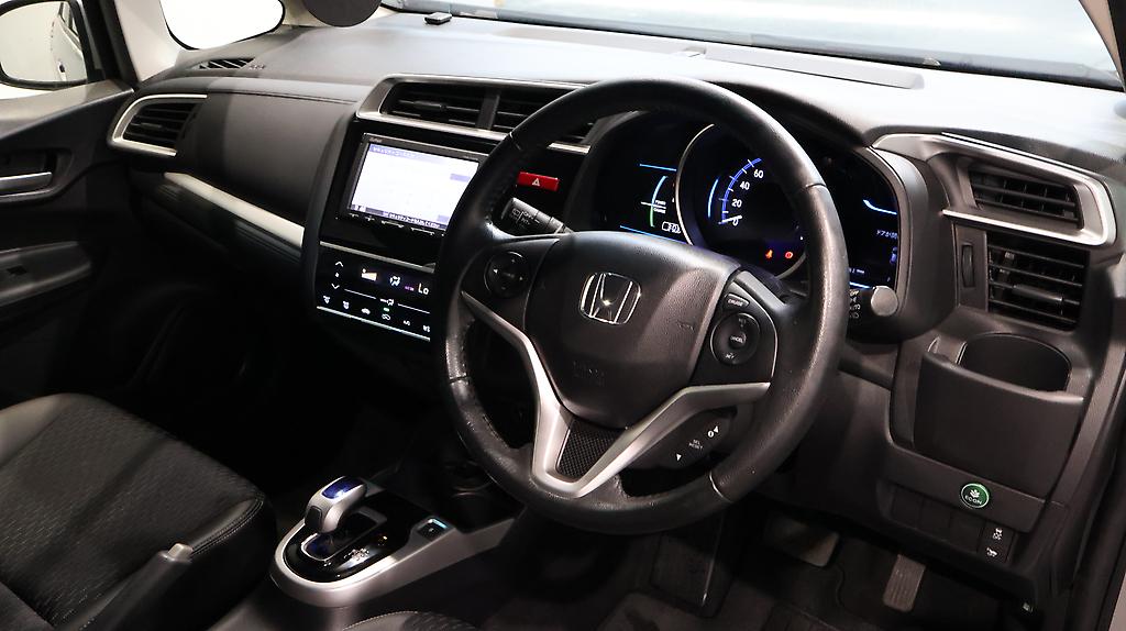 Honda Fit Hybrid L-Package image 317977