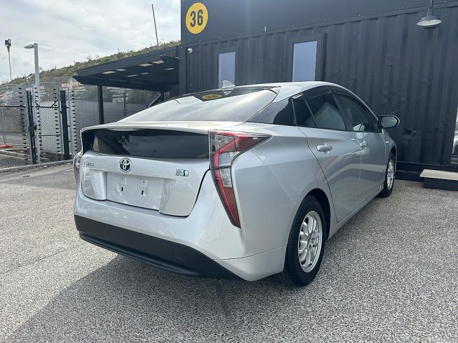 2017 Toyota Prius E Model/ Steering Wheel Controls/ Push Start image 277101