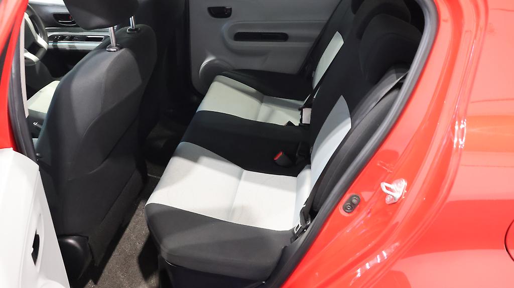 Toyota Aqua S Model/ Low Kms / Push Button Start image 314518