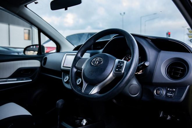 2014 Toyota Vitz U Spec, I stop image 284641