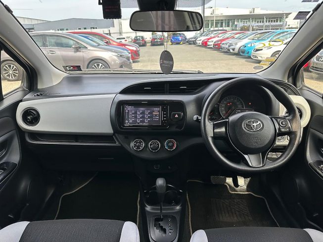 2015 Toyota Vitz 1.3F Smart Style/ Push Start/ Nice Interior image 285150