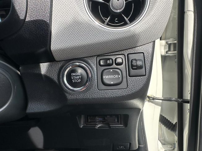 2015 Toyota Vitz 1.3F Smart Style/ Push Start/ Nice Interior image 285154