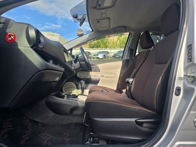 2012 Toyota Aqua G Model/ Push Start/ Reverse Camera/ Steering Wheel Controls image 285744