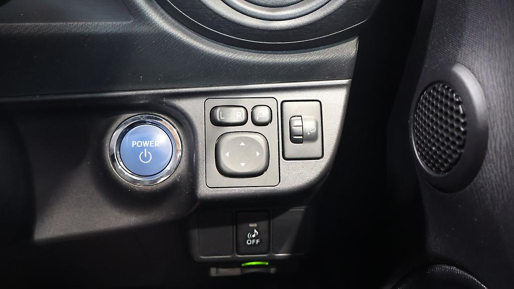 Toyota Aqua S MODEL PUSH BUTTON START R/CAMERA image 313322