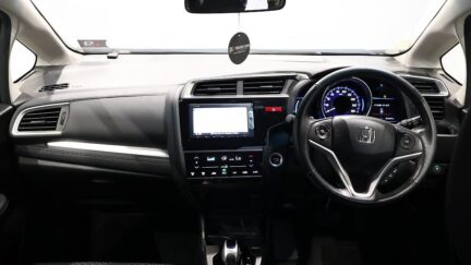 Honda Fit Hybrid L-Package image 317976