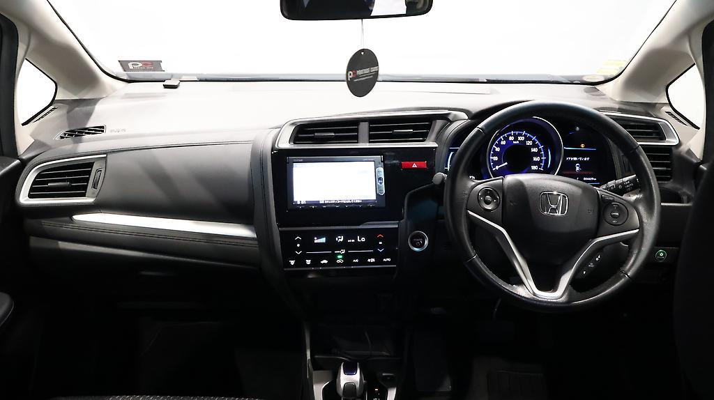 Honda Fit Hybrid L-Package image 317976