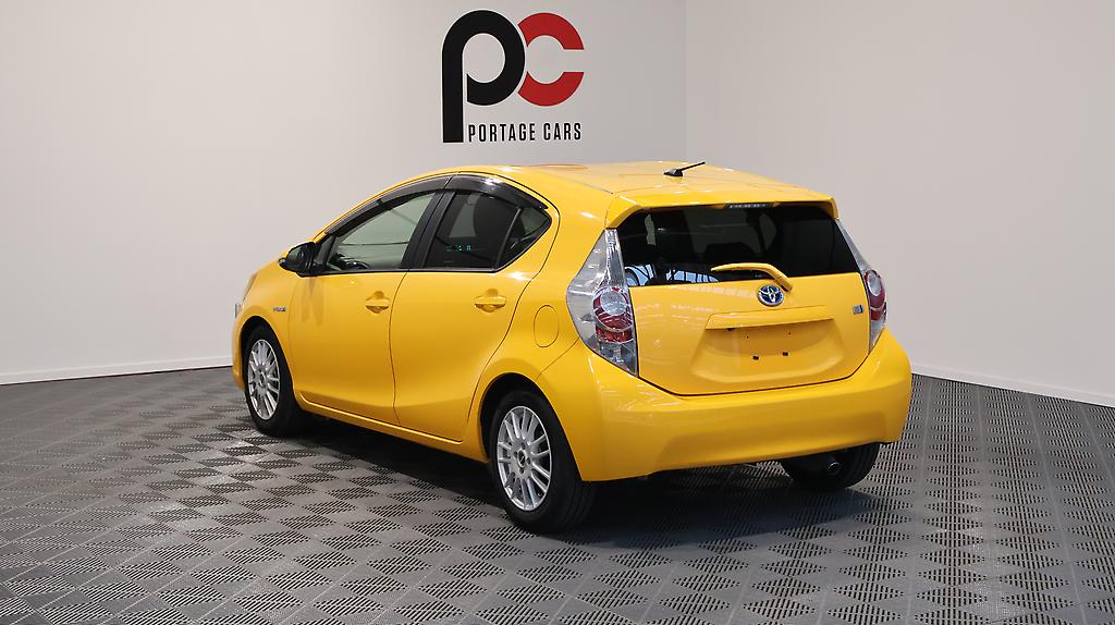 Toyota Aqua G Model, Push Start, Reverse Camera image 315385